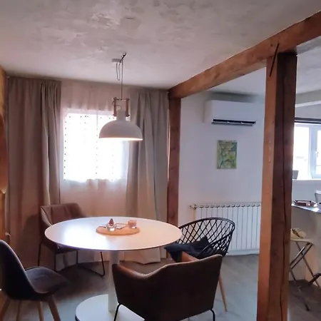 Apartment 18 - & Cozy