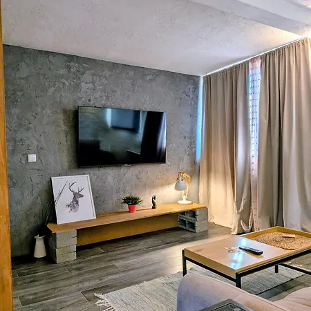 Apartment 18 - & Cozy *