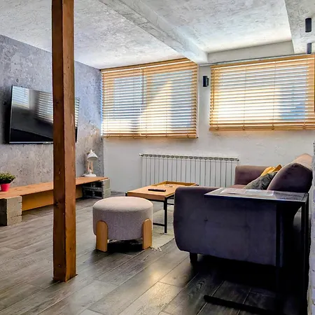 Apartment 18 - & Cozy *